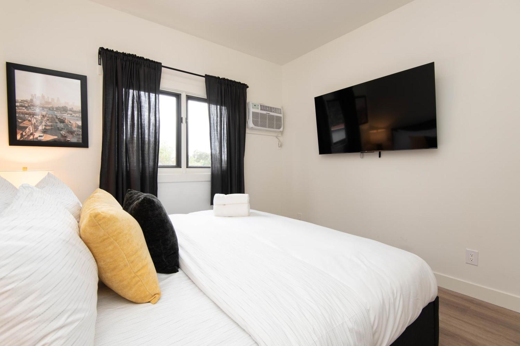 Fun 5 Bedroom House Near Dtla Holiday home Los Angeles